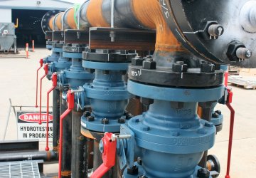 Distribution manifold skid